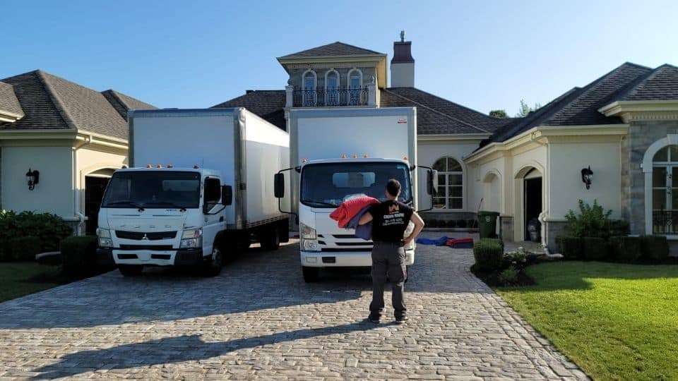 With so many options and other moving companies in Montreal or Mississauga, why choose Crown Movers?